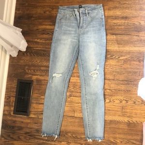 GAP Women’s True Skinny Light awash Distressed Jeans